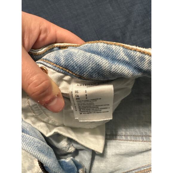 American Eagle Distressed Blue Mom Jean Shorts Women's Size 0 - Picture 4 of 4